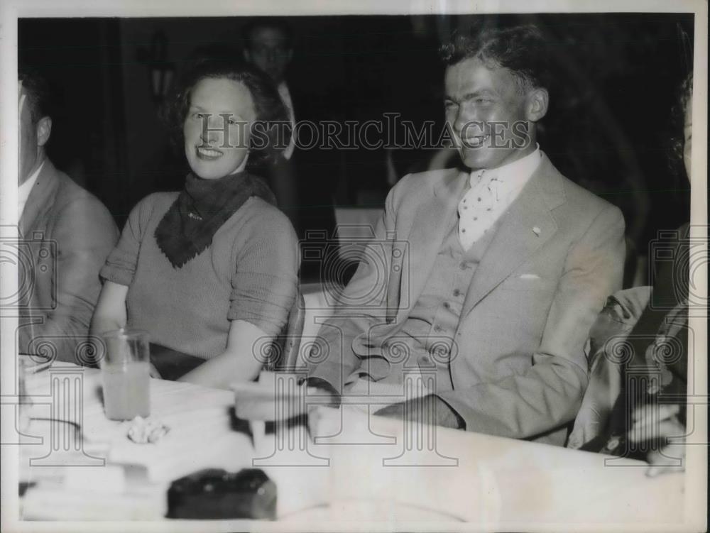 1936 Press Photo Walter Garnsey, Mrs. Lawrence Herrick, at the Pavillon Royal - Historic Images