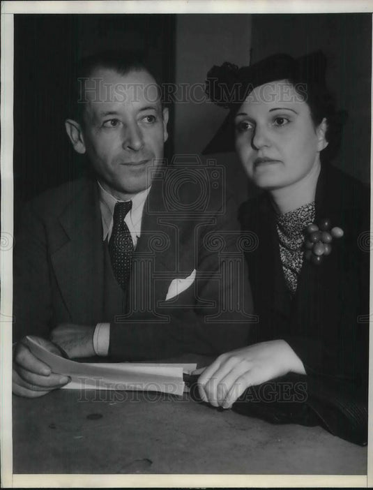 1935 Press Photo Lora Hewitt Convicted "Lady In Red" W/ Attorney S.S. Hahn - Historic Images