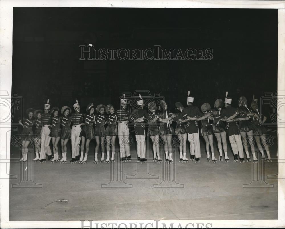 1942 Press Photo NYC, Skating Vanities of 1942 show at Madison Square Garden - Historic Images