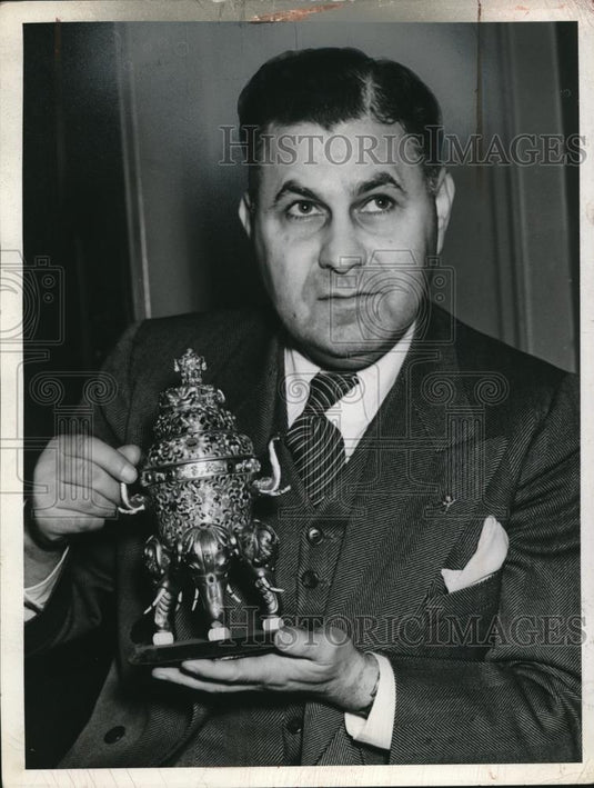 Press Photo Sam Deutch and $50,000 Elephant Incense Burner - Historic Images