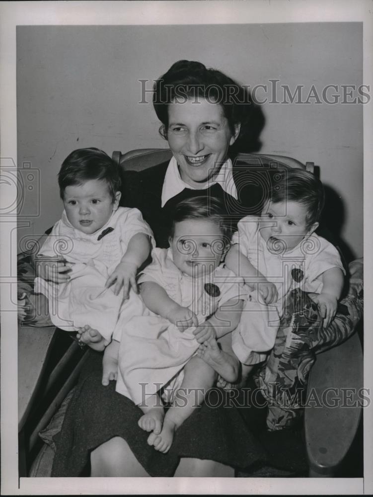 1946 Press Photo Robert Glass Stephen Shaun Children Queen Mary Boat - Historic Images