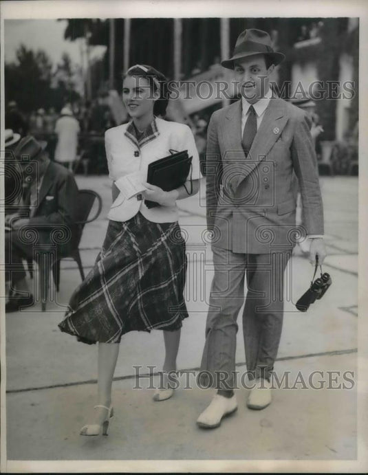 1939 Press Photo Hialeah Park, Fla. Mr & Mrs William Gibb at the track - Historic Images