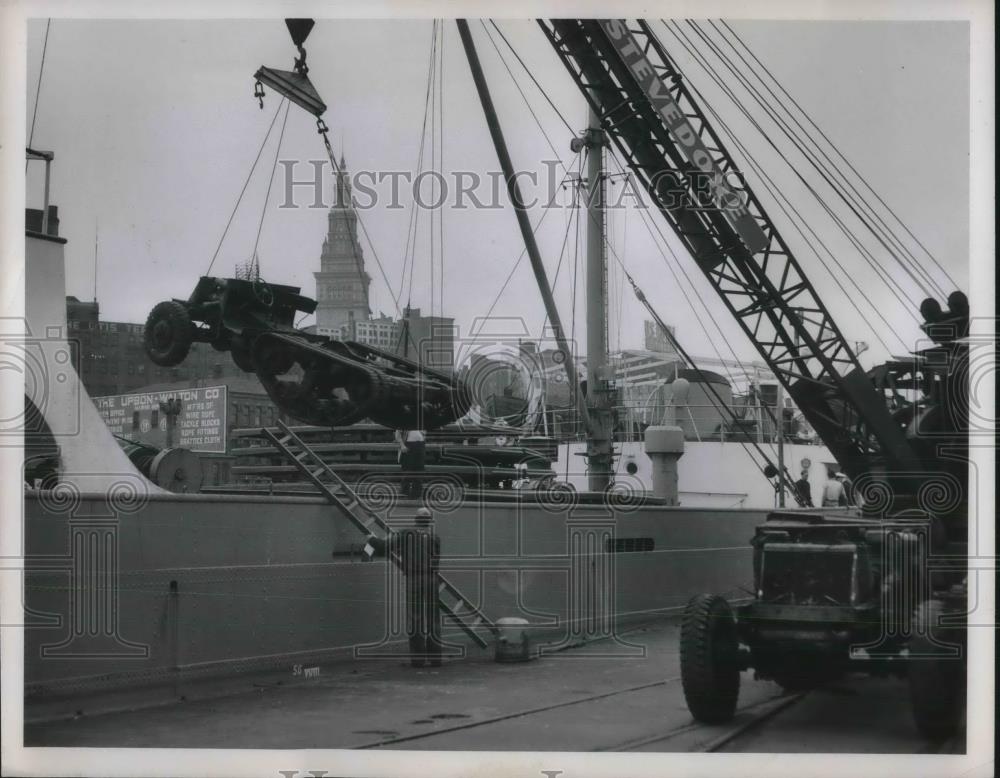 1951 Press Photo Military Ha;f Track Frame Lifted By Crane - Historic Images