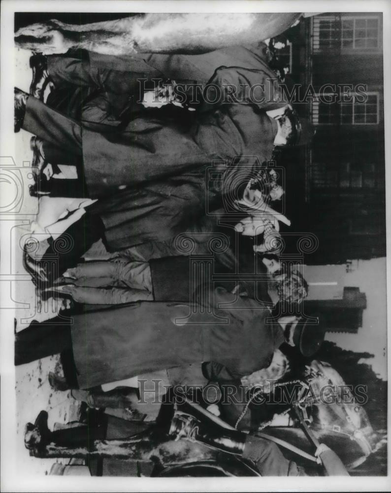 1968 Press Photo London Police Demonstrators near US Embassy - Historic Images