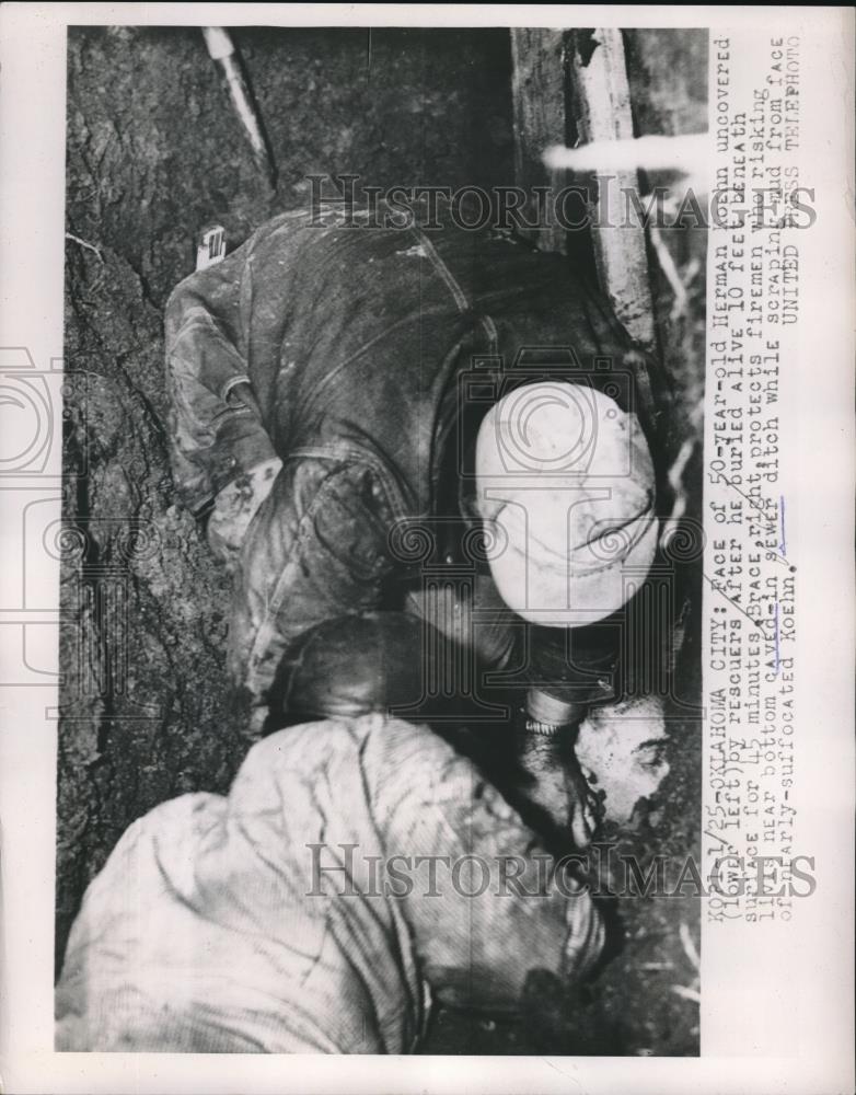 1954 Press Photo Firemen uncovering Herman Koehn who was buried alive - Historic Images