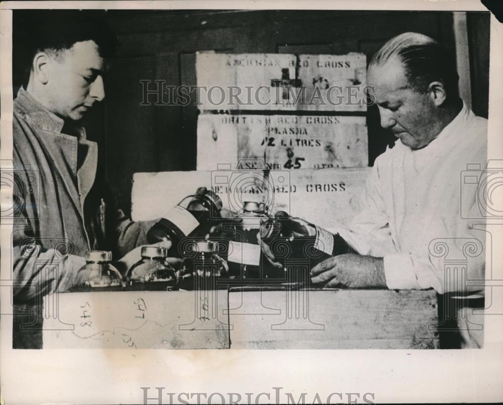 1941 Press Photo Technicians Unpack Blood Plasma From US - Historic Images