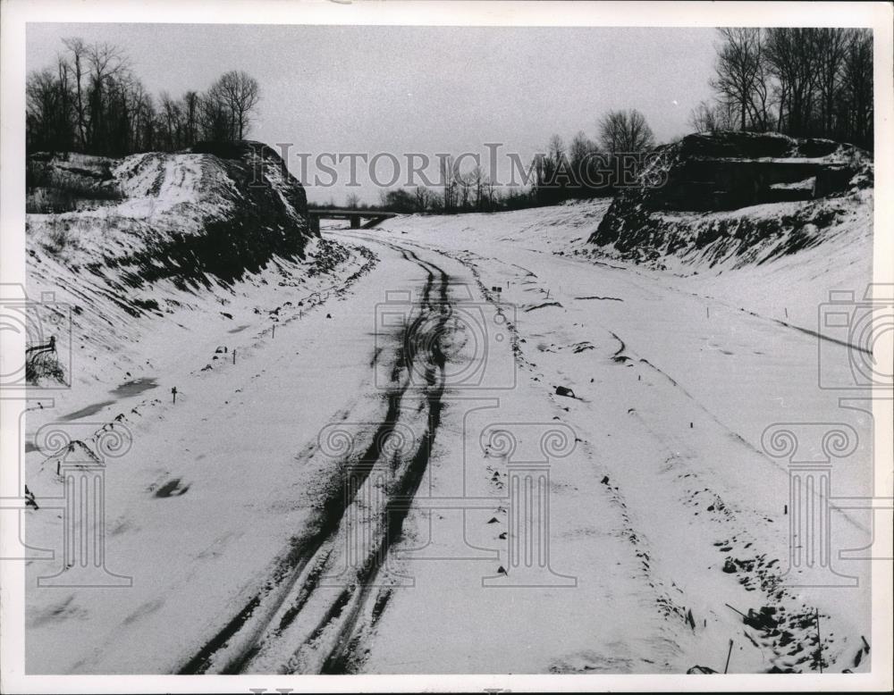 1956 Press Photo Lorain county Northwest Freeway - Historic Images