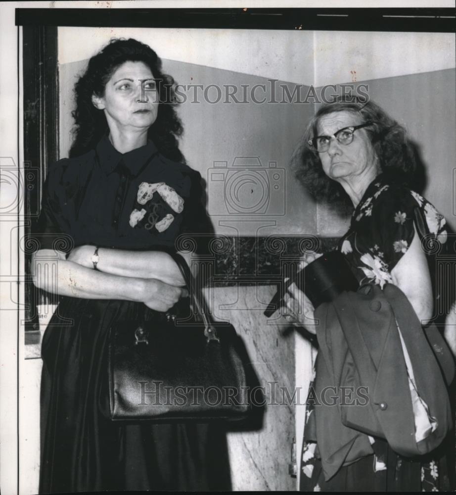 1961 Press Photo Cinncinati, Ohio Mrs F Ware, child neglegt charges, Mrs A Moore - Historic Images