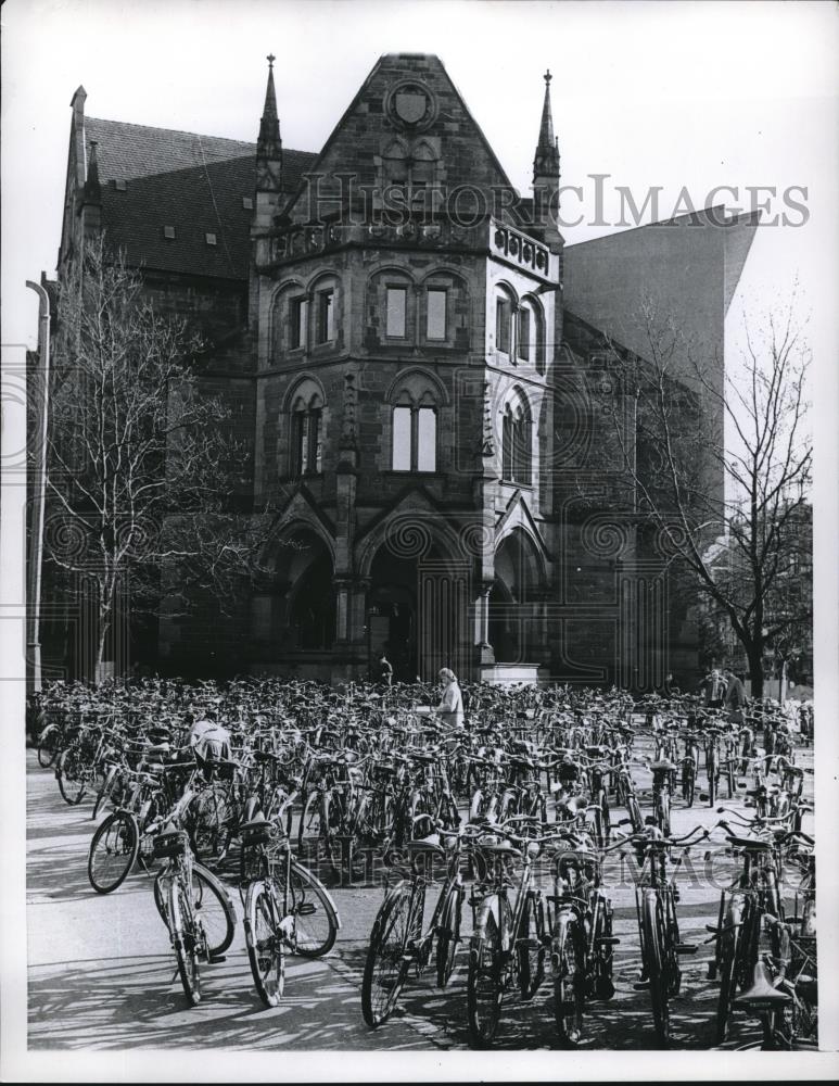 1960 Press Photo View Of Bicycles Parked Outside Of Building - Historic Images