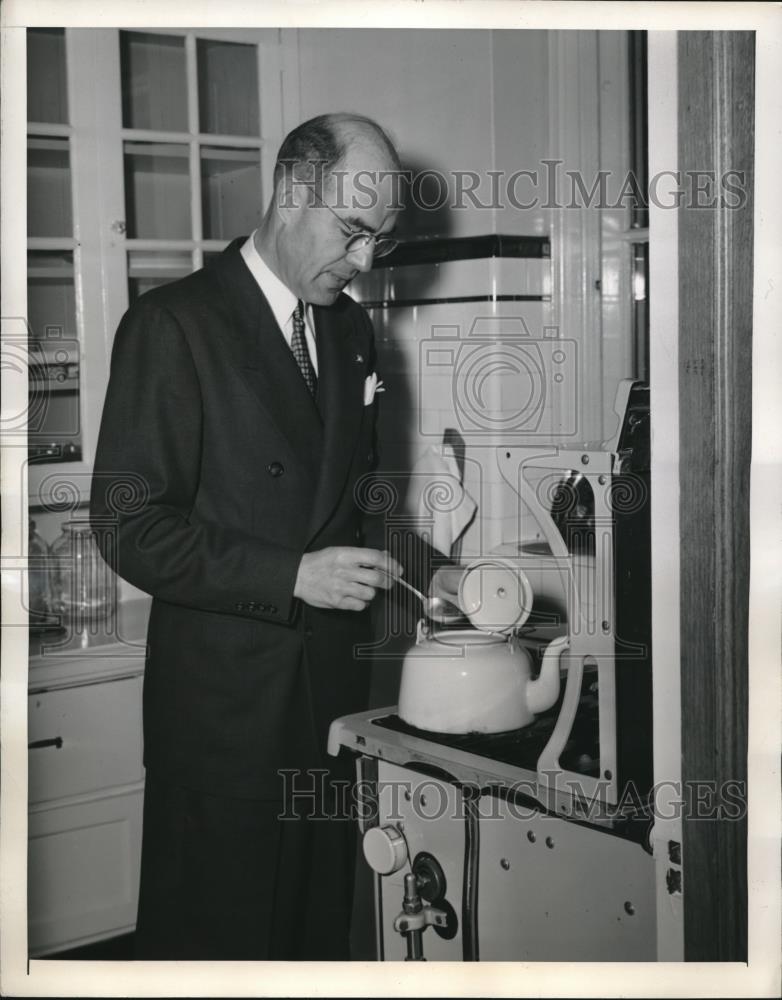 1945 Press Photo EChester Union School Dist. John C Goff of Tuckahoe, NY - Historic Images