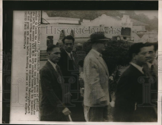 1954 Press Photo Guatemala City, political exiles at Salvador Embassy - Historic Images