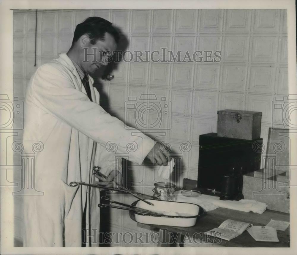 1939 Press Photo Hialea Park, Fla TR Gornto,asst to Dr JG Catlett - Historic Images