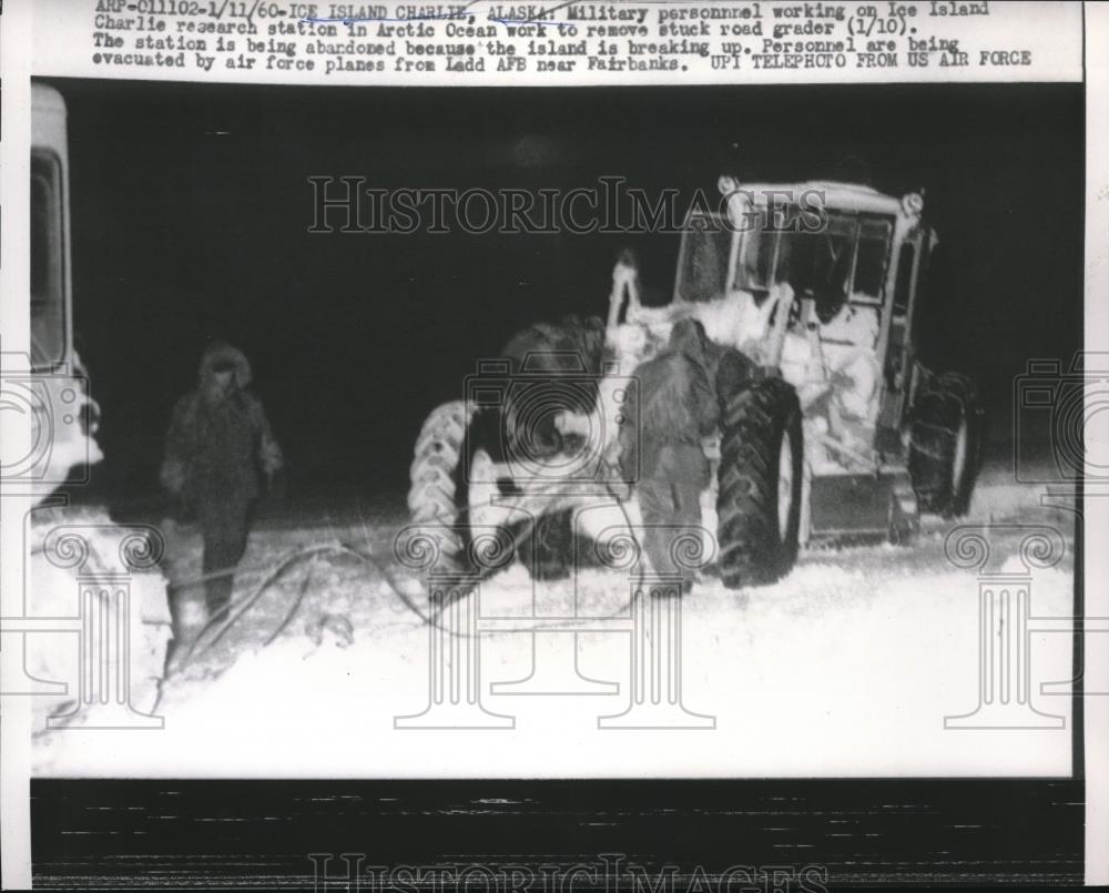 1960 Press Photo Ice Island Charlie Alaska Military Personnel working - Historic Images