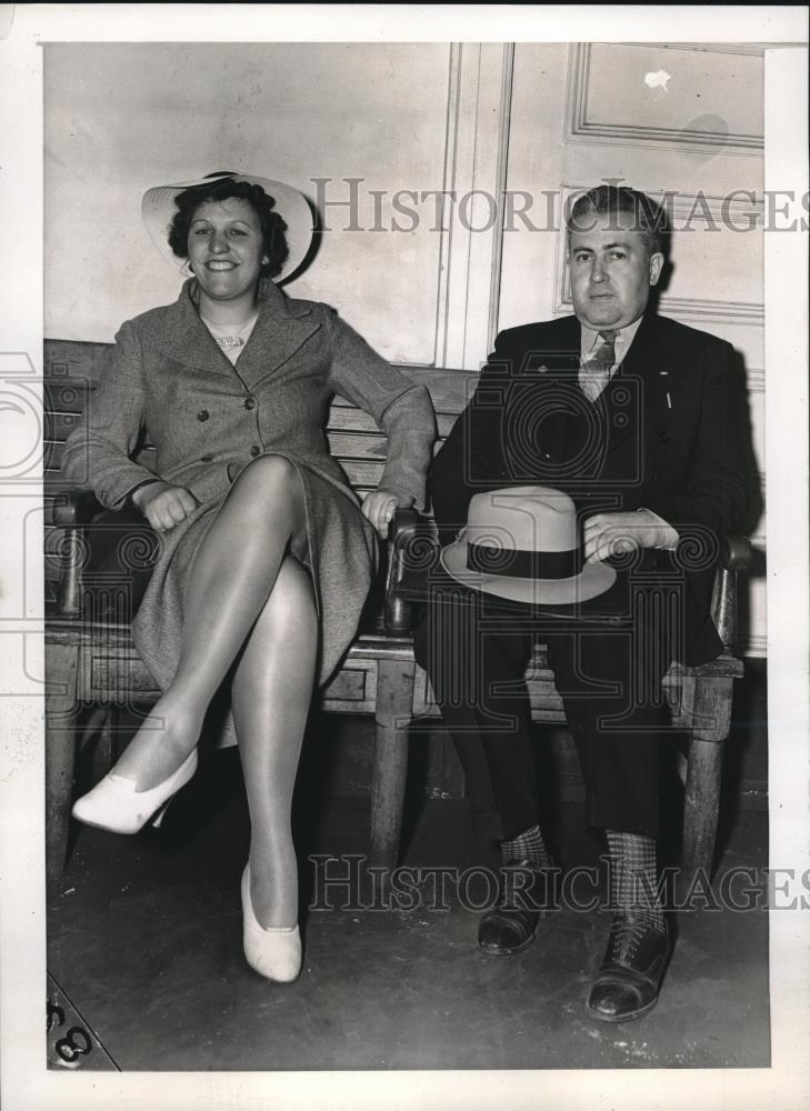 1938 Press Photo Molly Mollison in Court with Lawyer for Disorderly Conduct - Historic Images