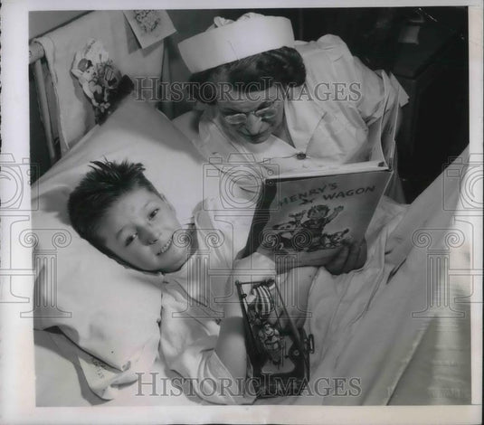 1949 Press Photo Pjila.PA John Guille & RN Annie Trotman he was hit by train - Historic Images