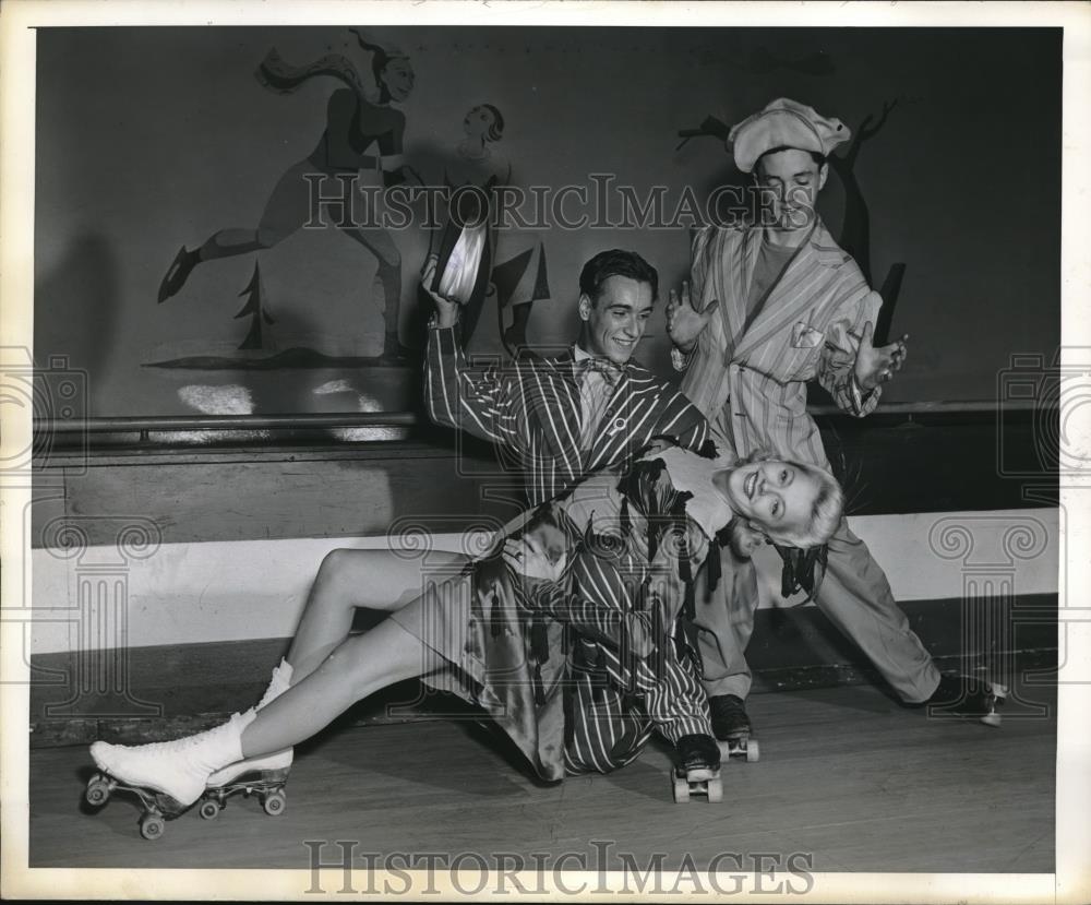 1943 Press Photo Roller skaters, Harry Lee,Vernon Braun, Laura Lee - Historic Images