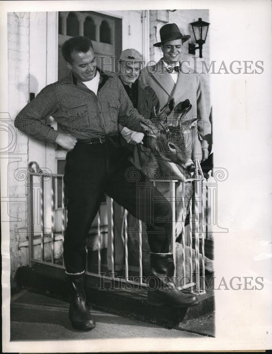 1950 Press Photo Escanaba, Mich GM Williams, GOv & deer from hunting trip - Historic Images