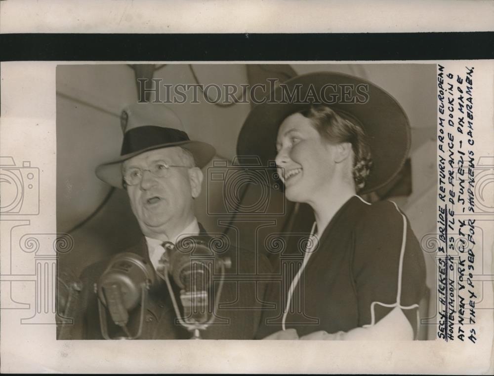 1938 Press Photo Secy hickes and wife return From Euro Honeymoon - Historic Images