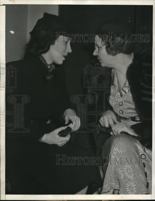 1940 Press Photo Dr. Amanda L. Lowe & Nurse Lucille Johnson Freed On Bail - Historic Images