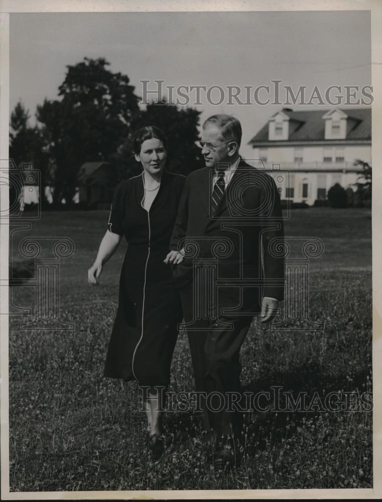 1938 Press Photo Mr Mrs. Harold Ickes Stroll At Farm Home After Paris Honeymoon - Historic Images