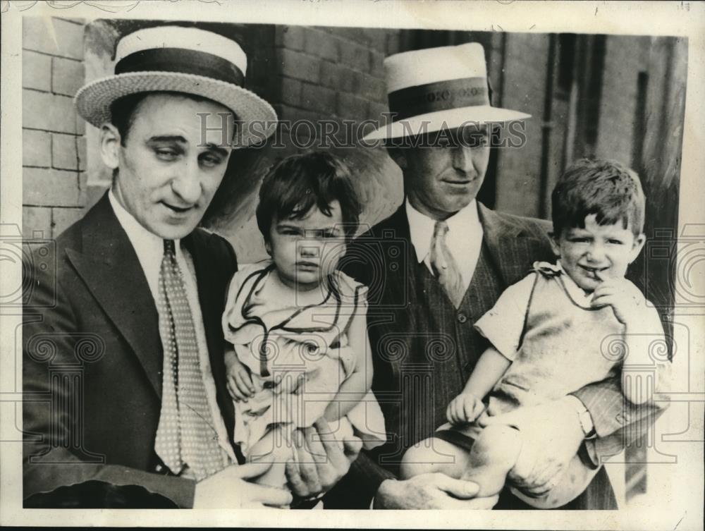 1930 Press Photo Phila.Pa Sgt JBusillo,Det L Pluckett with Cannella children - Historic Images