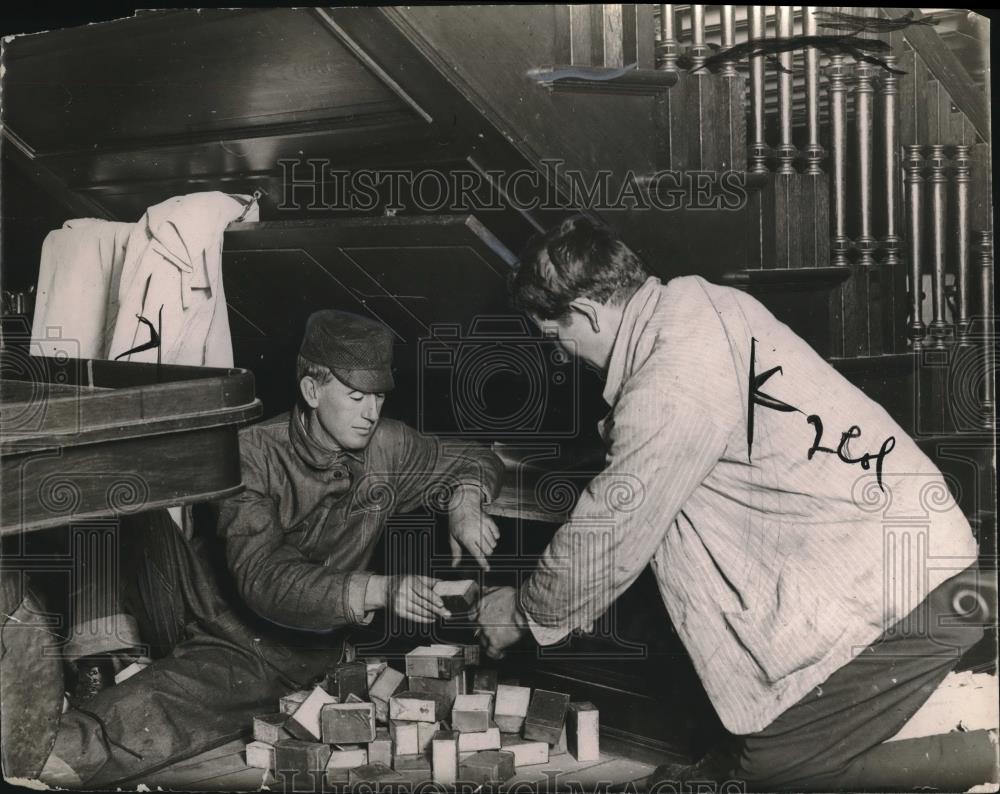 1924 Press Photo John Toland and Joseph Head working - Historic Images