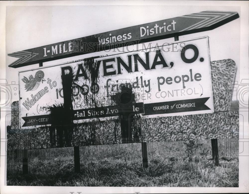 1959 Press Photo Ravenna Ohio 10,000 Friendly People Sign Vandalized - Historic Images