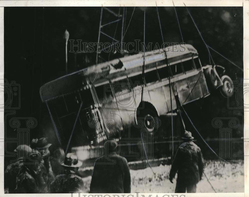 1935 Press Photo Firemen raising a bus out of wreckage after a crash - Historic Images