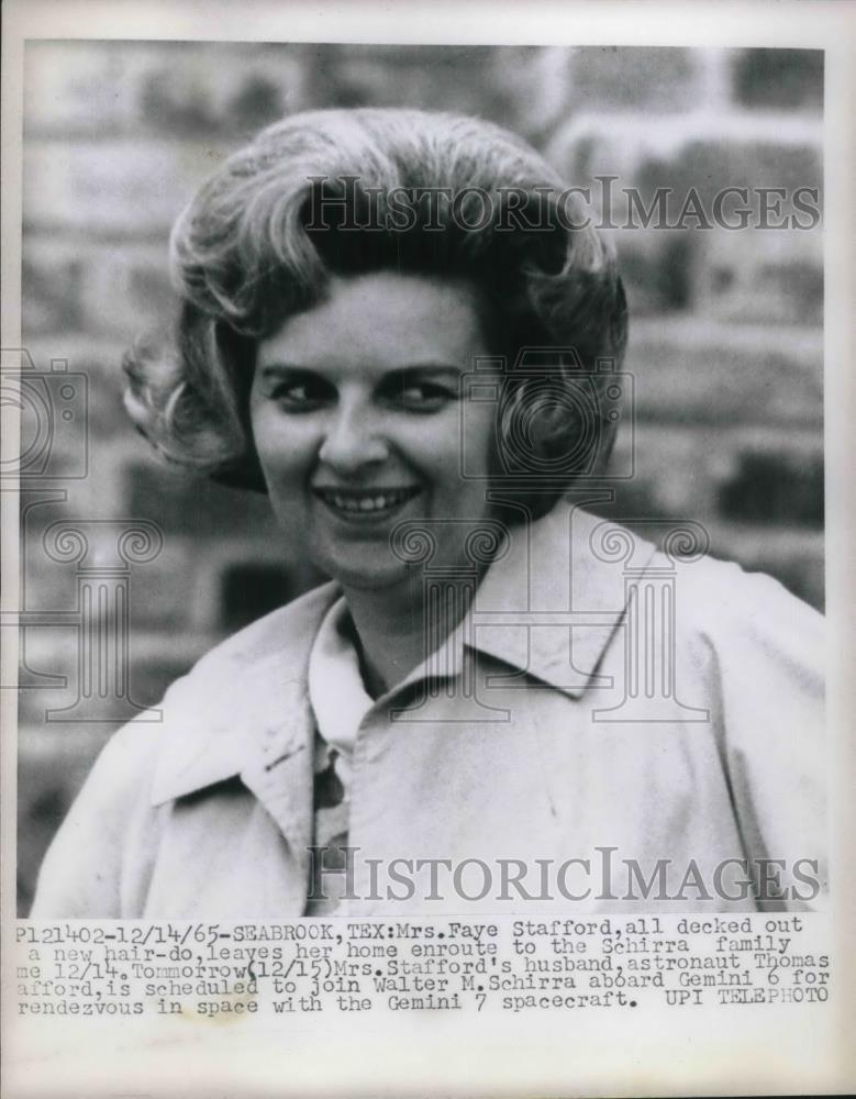 1965 Press Photo Faye Stafford Wife Of Gemini Astronaut Tom Stafford Leaves Home - Historic Images