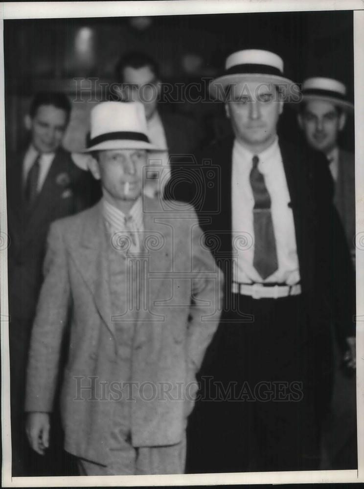 1937 Press Photo Haskell Wright &amp; Lt. Leroy Sanderson Inglewood Girls Case - Historic Images