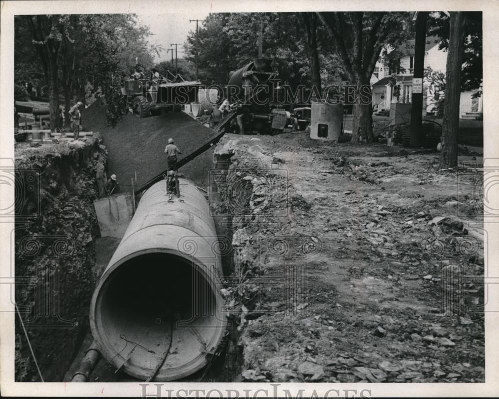 Press Photo Sewer construction work at Medowbrook Blvd in Cleveland - Historic Images