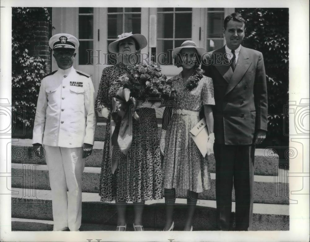 1941 Press Photo Portsmouth, NH Mrs H.E. Kimmel,Adm JD Wainwright, Mrs Kimmel - Historic Images