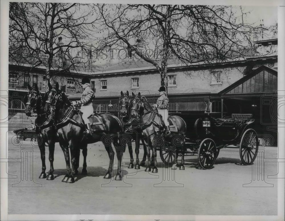 1935 Press Photo Preparing King&#39;s State Coach for Jubilee Procession - Historic Images