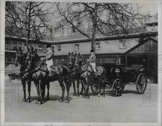 1935 Press Photo Preparing King's State Coach for Jubilee Procession - Historic Images