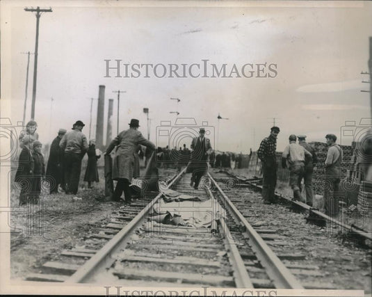 1937 Press Photo Rock Island Line Streamliner "Rocket" Hits School Bus 9 Killed - Historic Images