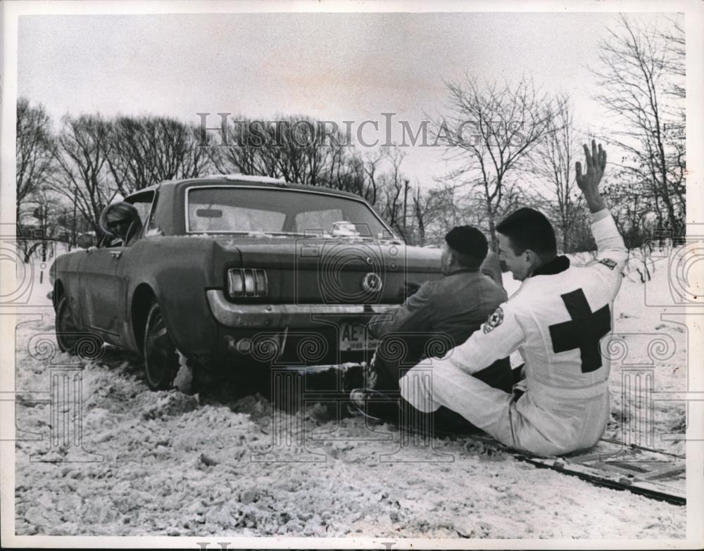 1965 Press Photo Mike Hormar, Ed Erdes, Red Cross Safety services - Historic Images