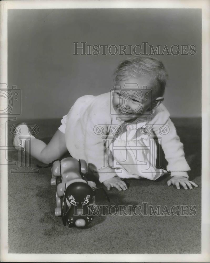 1951 Press Photo Baby Plays With New Toy, Poochy - Historic Images