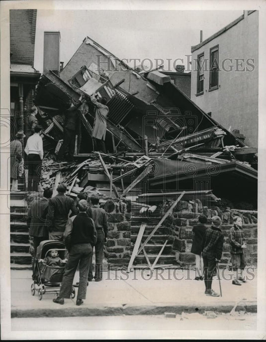 1940 Press Photo Wreckage of Philadelphia Home After Explosion of Water Heater - Historic Images