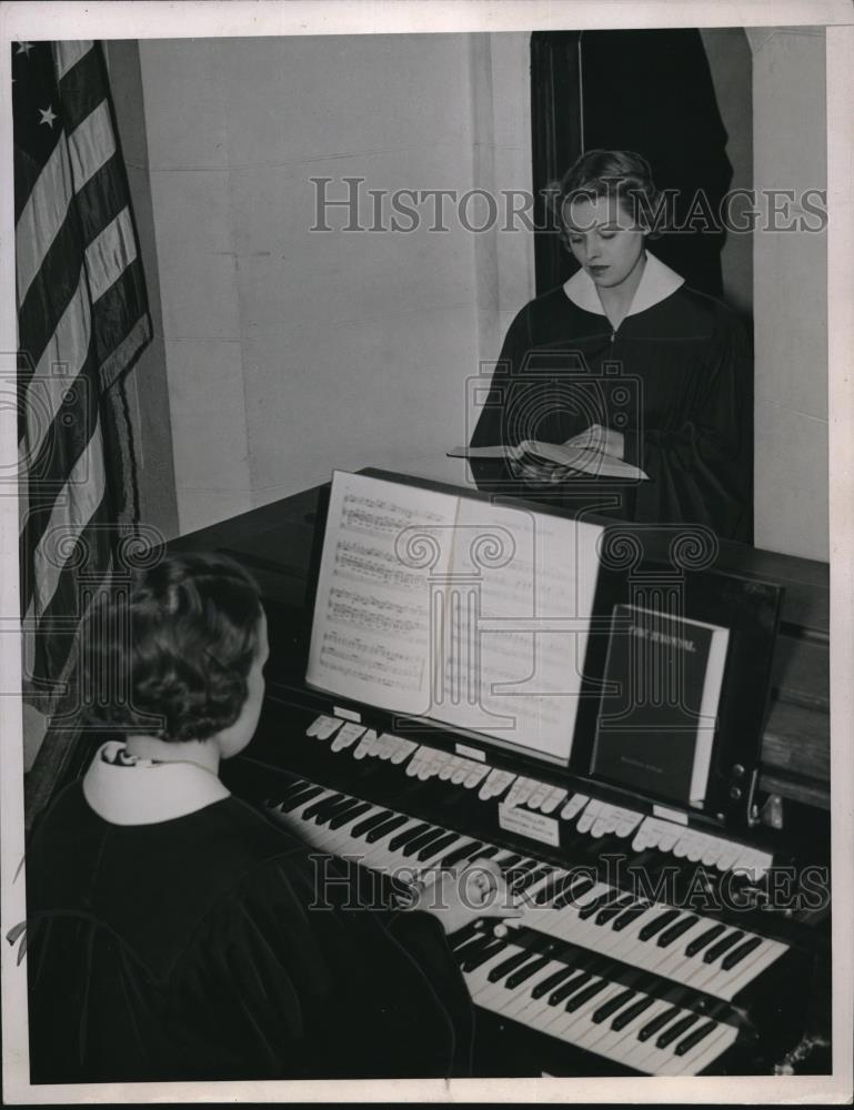 1937 Press Photo Blackburn Coed Student Playing Piano For Choir Group - Historic Images