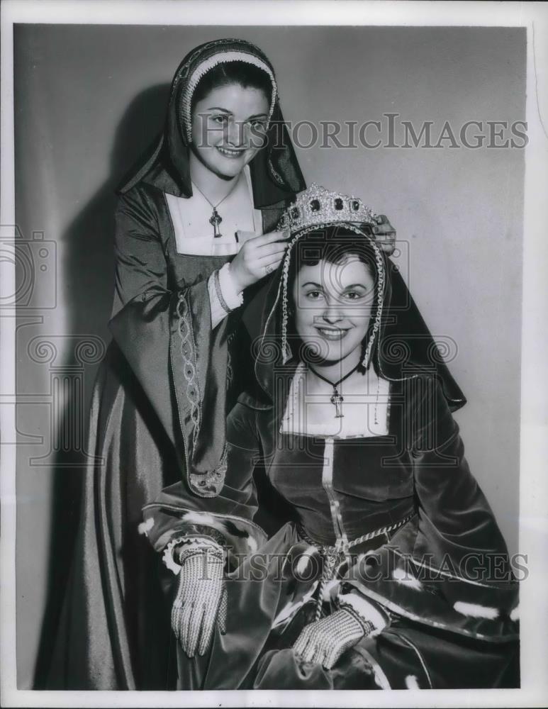 1955 Press Photo Colette Megret crowned Duchess of the Parisian Bretons - Historic Images