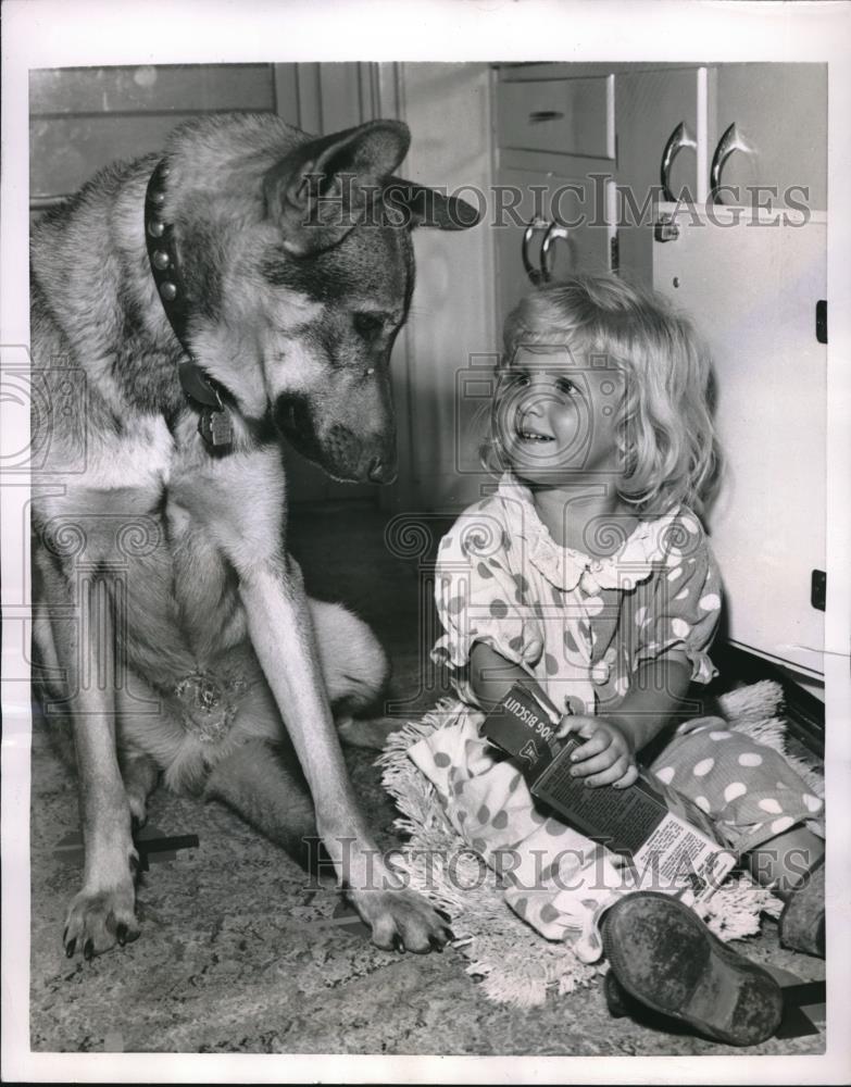 1951 Press Photo Donna Jean, daughter of Mr. and Mrs. William Newell, with Buddy - Historic Images