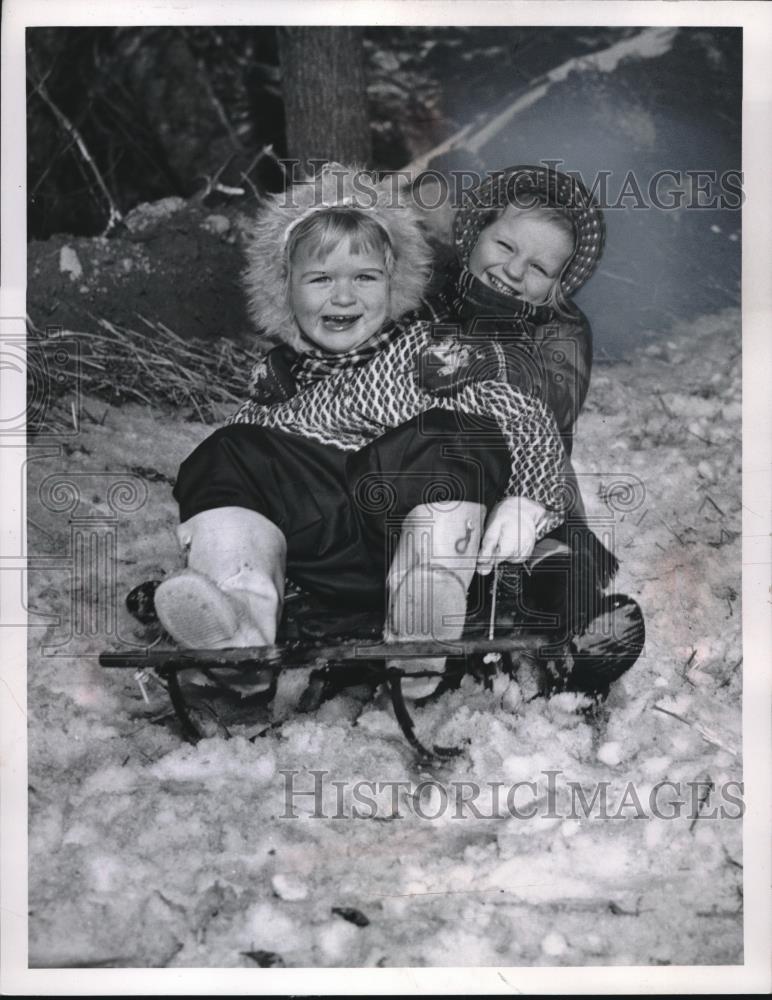 1961 Press Photo Debbie Domzalski, 4, Patty Crooks, 3 on a sled ride - Historic Images