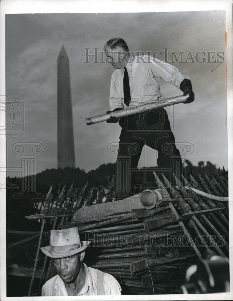 1942 Press Photo Secretary Harold Hokes helping to publicize scrap metal drive - Historic Images