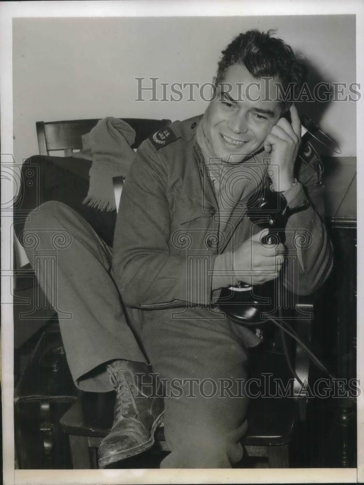 1944 Press Photo Frank Gervasi La Guardia Field Aviation Pilot - neb77096 - Historic Images