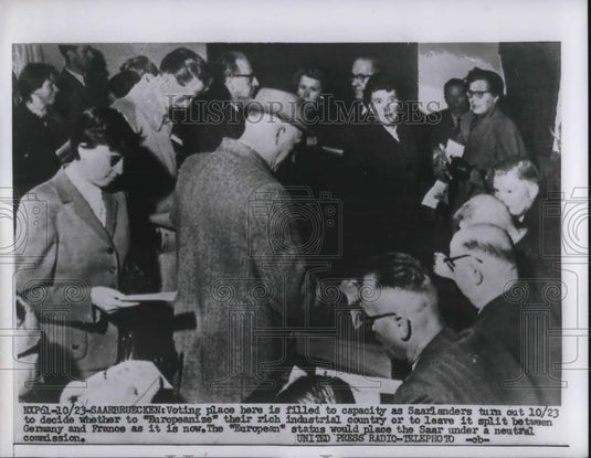 1955 Press Photo Voting by Saarlanders on "Europeanize" Neutral Positions - Historic Images