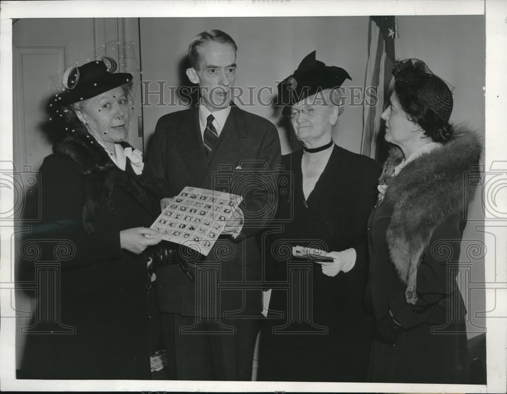 1943 Press Photo Golden Rule Foundation Mrs. Harold vincent Milligan, Marvin - Historic Images