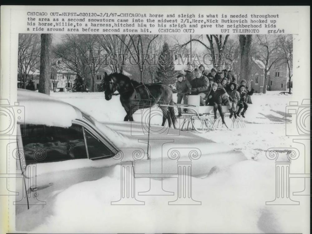 1967 Press Photo Horse and Sleigh Needed in Chicago Snow - Historic Images