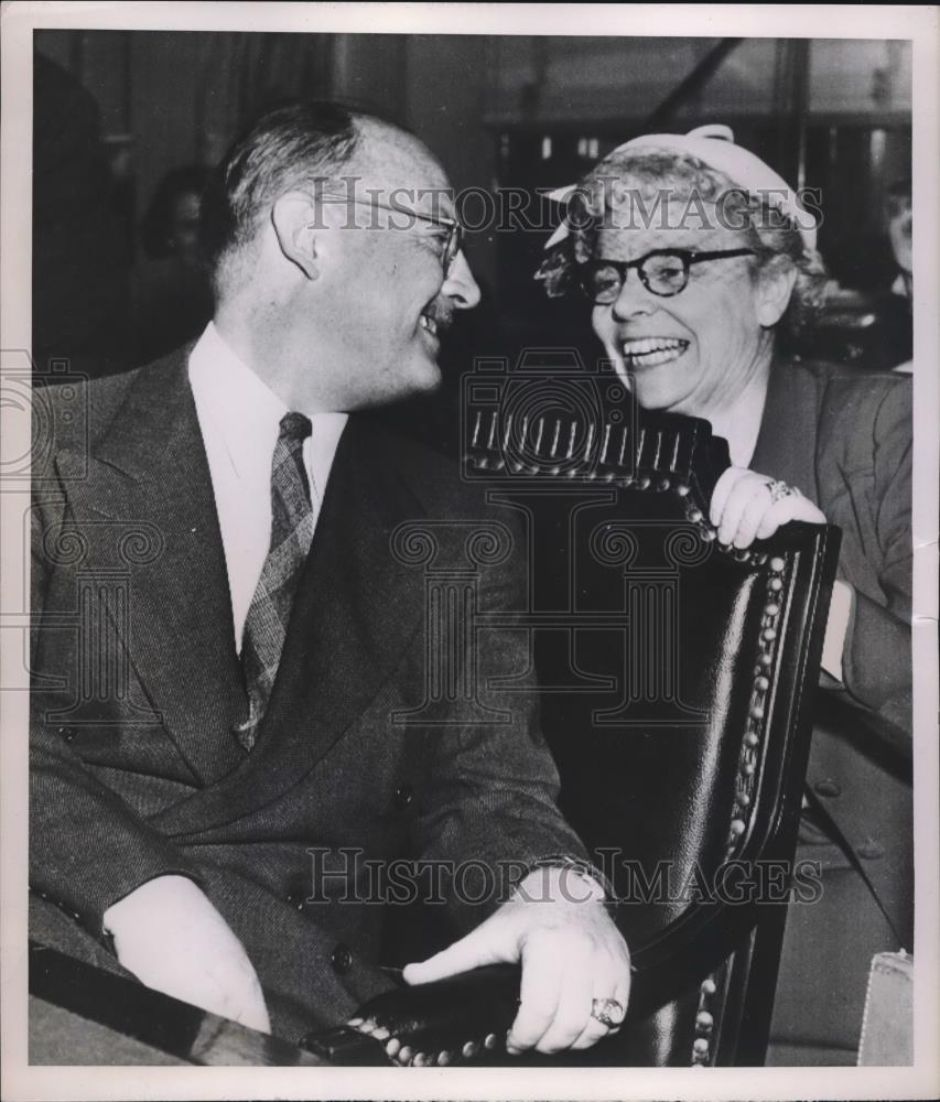 1952 Press Photo Owen Lattimore with his wife - Historic Images