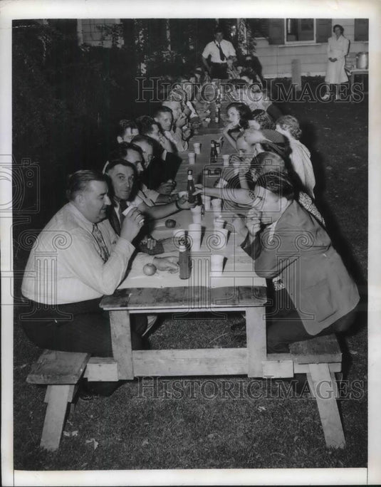 1941 Press Photo Poughkeepsie, NY First aid station for War rrefugees - Historic Images