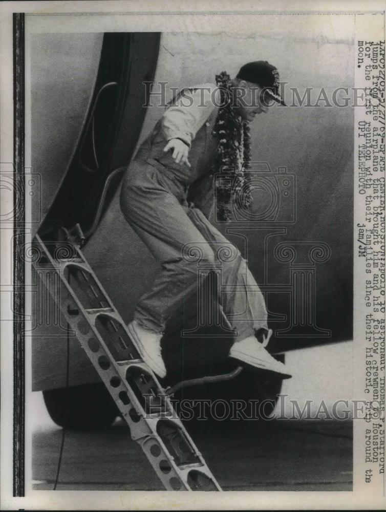 1969 Press Photo NASA Astronaut Thomas Stafford Leave Plane - Historic Images